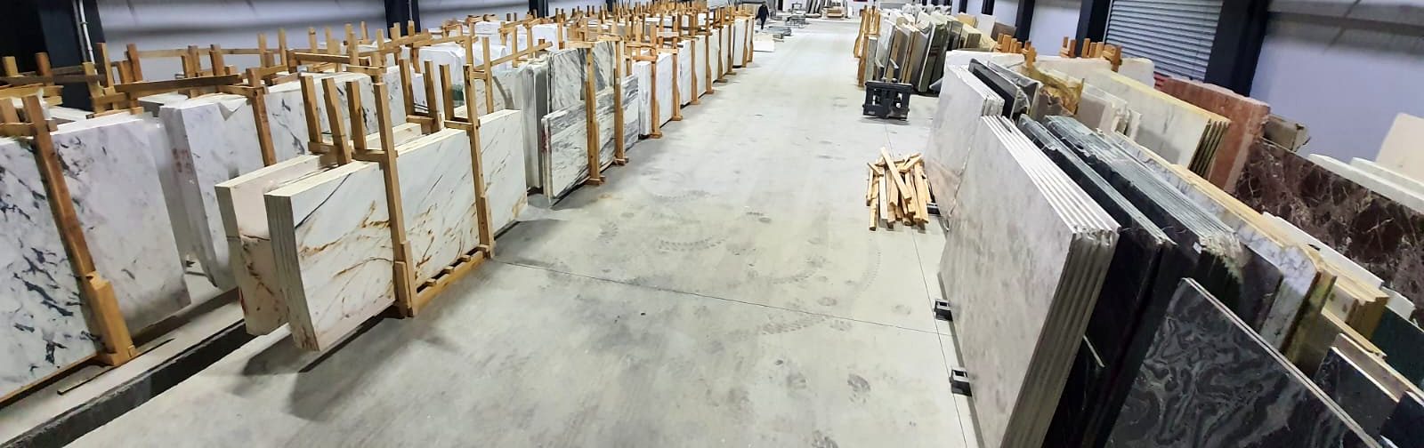 Yıldız Stone Art plaka stok sahası — mermer ve granit plakalar