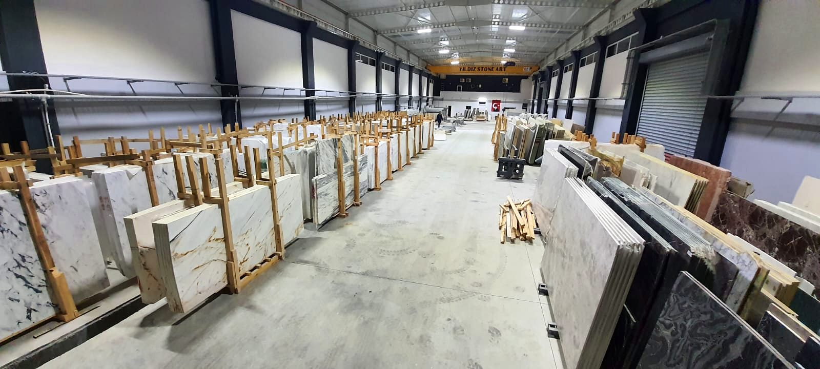 Yıldız Stone Art plaka stok sahası ve showroom